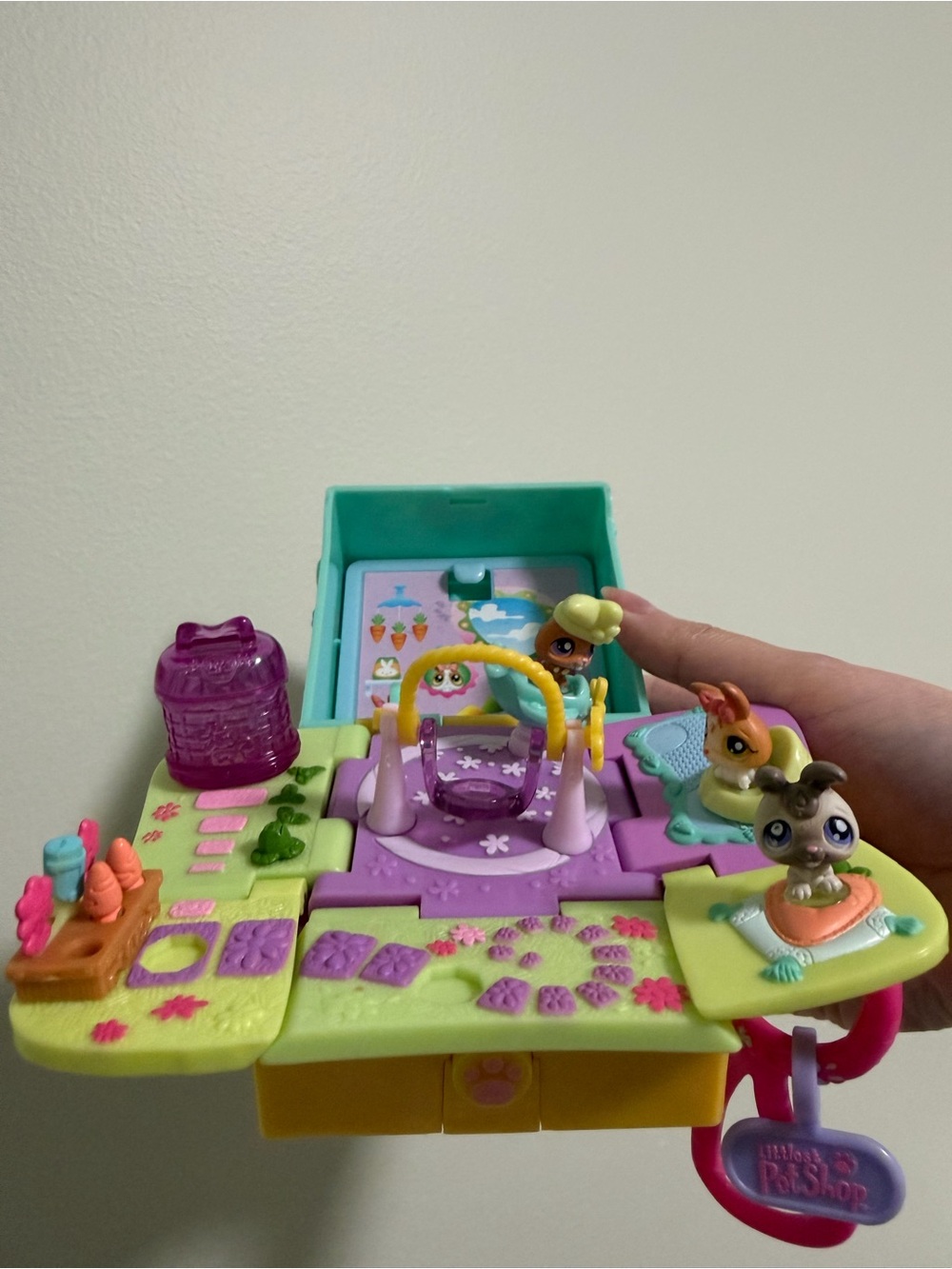 Littlest Pet Shop collectible 2006 bunny playset